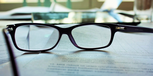 Brille Brief Brille Brief, Bild: © unsplash/Mari Helin